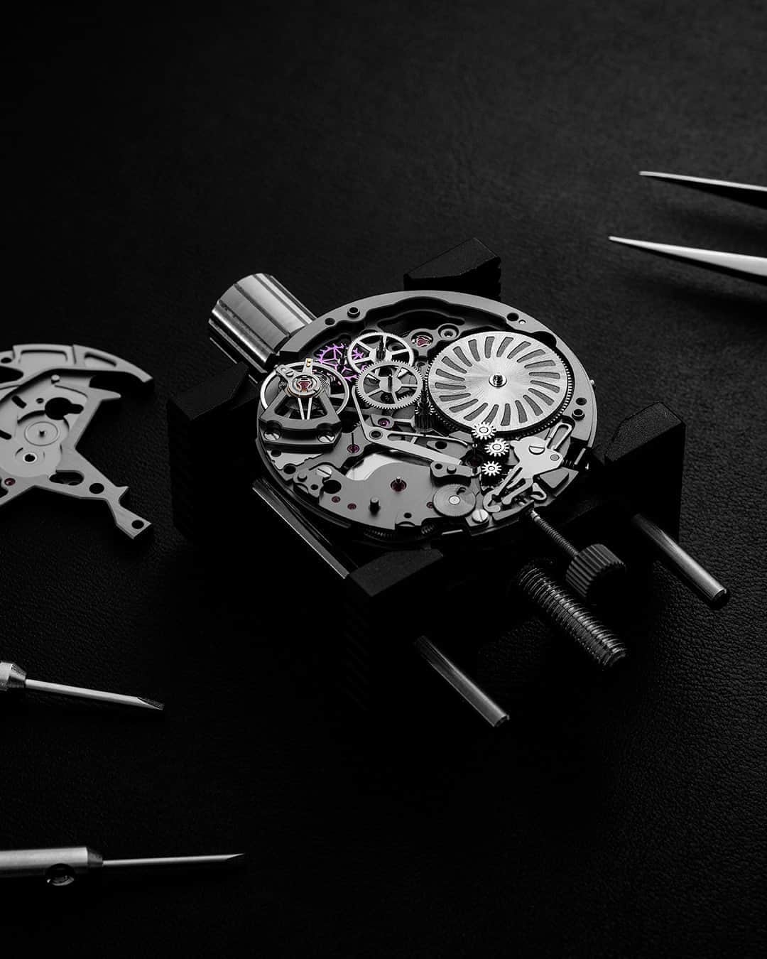 ゼニスのインスタグラム：「#Defy21: Tangible proof that there is always room for innovation in watchmaking. Just as we did with the El Primero in 1969, the El Primero 21 1/00th of a second chronograph calibre raises the bar for automatic chronograph movements once again.  #Zenith #ZenithWatches #Watches #Watch #Watchesofinstagram #Watchfam #WatchoftheDay #Luxury #WatchAddict #Watchcollector #Horology #DailyWatch #ElPrimero #Chronograph #Movement」