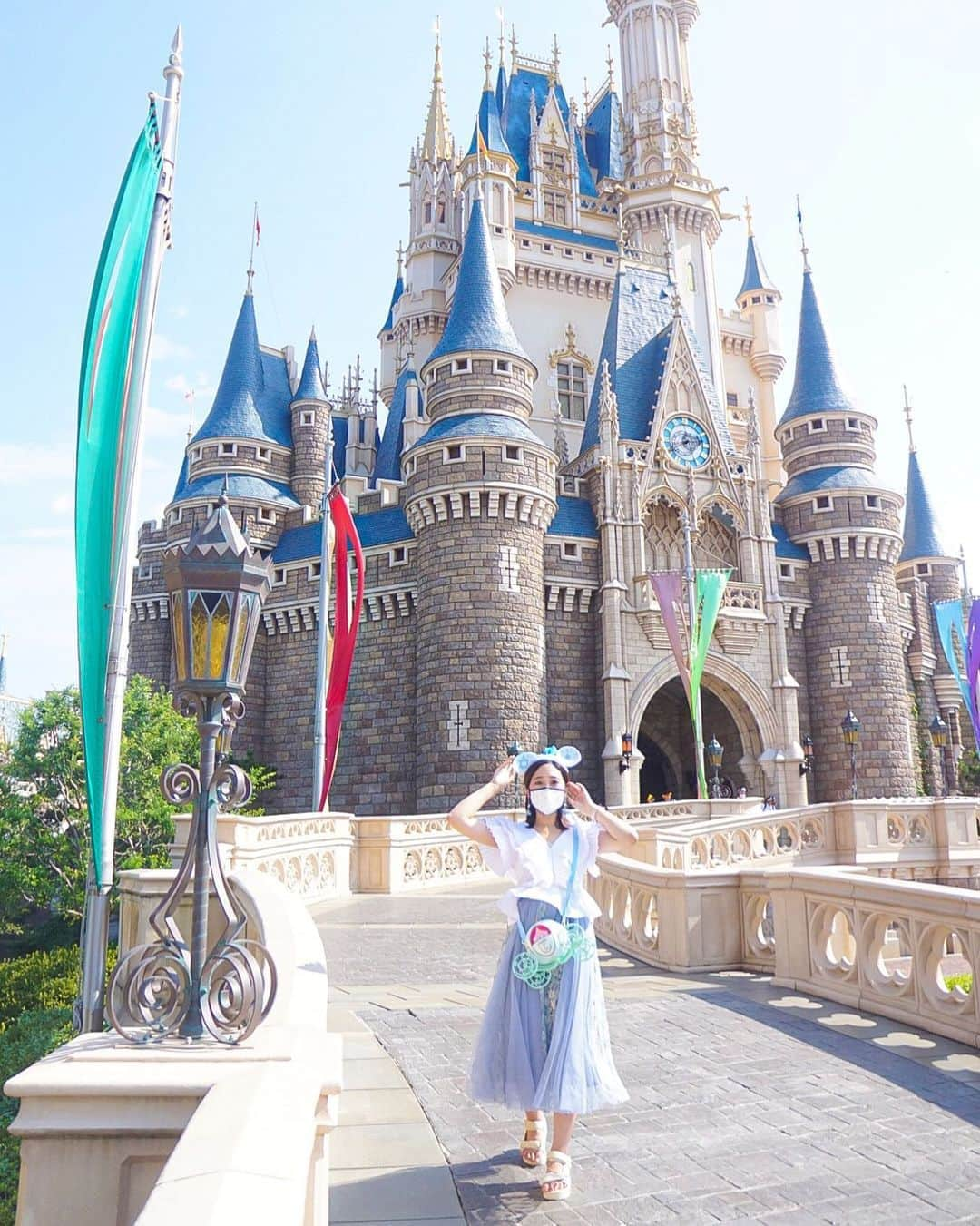 ルナさんのインスタグラム写真 - (ルナInstagram)「🏰👸🏰👸🏰👸🏰👸🏰﻿ ﻿ 💠シンデレラバウンド💠﻿ ﻿ 暑かったけど快晴で良き写真が﻿ たくさん撮れた日🌈﻿ ﻿ 月1、2回のディズニーじゃ物足りない😭﻿ 早くたくさん行けるようになりたいな🤣﻿ ﻿ 8月のディズニーは本当に暑くて﻿ ほとんど室内にいたけど、﻿ 次行く時は少しマシになってるかな？🤔﻿ ﻿ ﻿ ＊﻿ ＊﻿ ＊﻿ ﻿ #るなディズニー #シンデレラ #シンデレラグッズ #ディズニーグッズ #ディズニーコラボ #ディズニー購入品 #ポップコーンバケット #ディズニープリンセス #イヤーハット #シンデレラ城 #ディズニー写真部 #マスクディズニー #シミラールック #シンデレラバウンド  #シンデレラコーデ#disneygoods #disneybound #cinderellabound #disneyprincess #cinderella #cinderelladress #popcornbucket #disneygram #mouseears #earhat #cinderellacastle #tokyodisneyresort #灰姑娘」9月8日 21時02分 - runakumaa