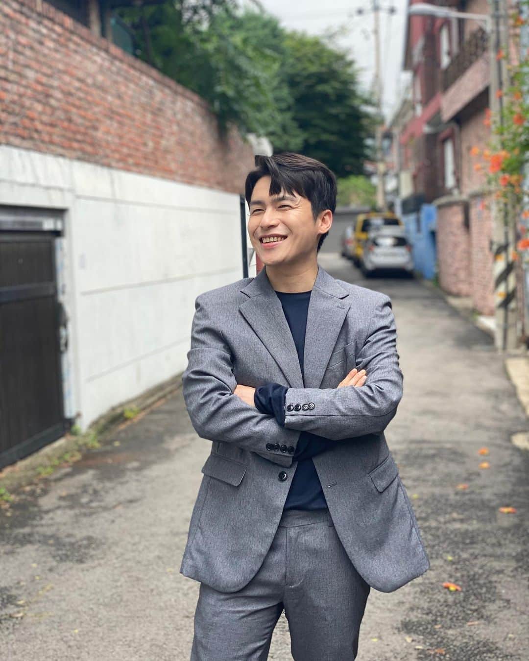 イ・ジェウォンのインスタグラム：「. 지금 시작!!🙂 #청춘기록」
