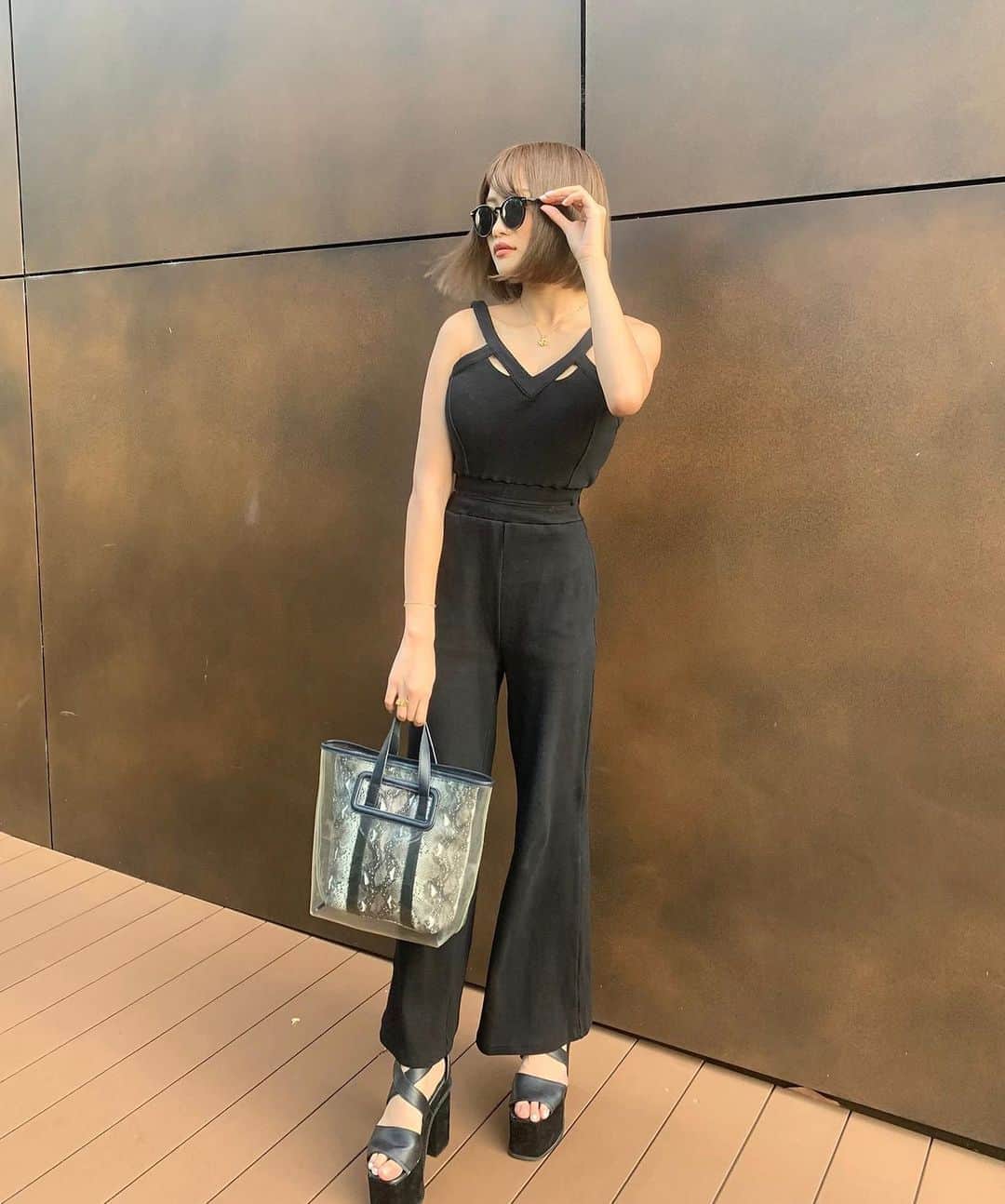 のインスタグラム：「All Black🖤 ・ ・ ・  #envym #emoda #black #code #blackcode#allblack #オールインワン #ファッション#ファッションコーデ   #snap#fashion#code  #ootd #outfit #instafashion#instagood#instalike#like4likes#followｍe」
