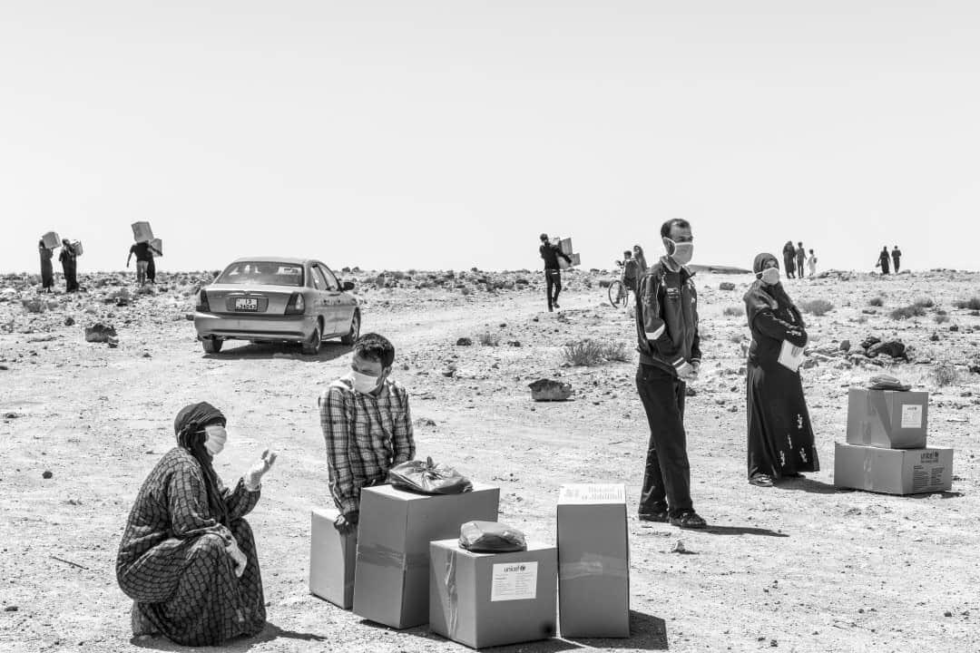 のインスタグラム：「Photo by @moisessaman  In May, Syrian refugees gather for a distribution of COVID-19 hygiene kits and other supplies (organized by UNICEF) to assist refugees living in an informal tent settlement on the outskirts of Mafraq, Jordan.  The living conditions of refugees in these settlements, as well as in urban and camp settings, present a further challenge to containing the spread of COVID-19. Social distancing in public is also difficult in the two densely populated main camps, Zaatari (hosting about 76,000 refugees) and Azraq (about 36,000). In urban areas, Syrian refugees live in similarly crowded settings, with dwellings consisting of two or three rooms for households of five or more.  Jordan has served as a haven for different groups fleeing persecution throughout history, from the arrival of Palestinian refugees after 1948 and again after 1967, to the acceptance of Iraqi refugees in the wake of the U.S. invasion of Iraq in 2003. Since 2012, there has been an influx of Syrian refugees. Recently, Sudanese, Somali, and Yemeni refugee populations also have started to grow, as has the presence of migrant workers from Egypt, and others from African and Southeast Asian countries.」