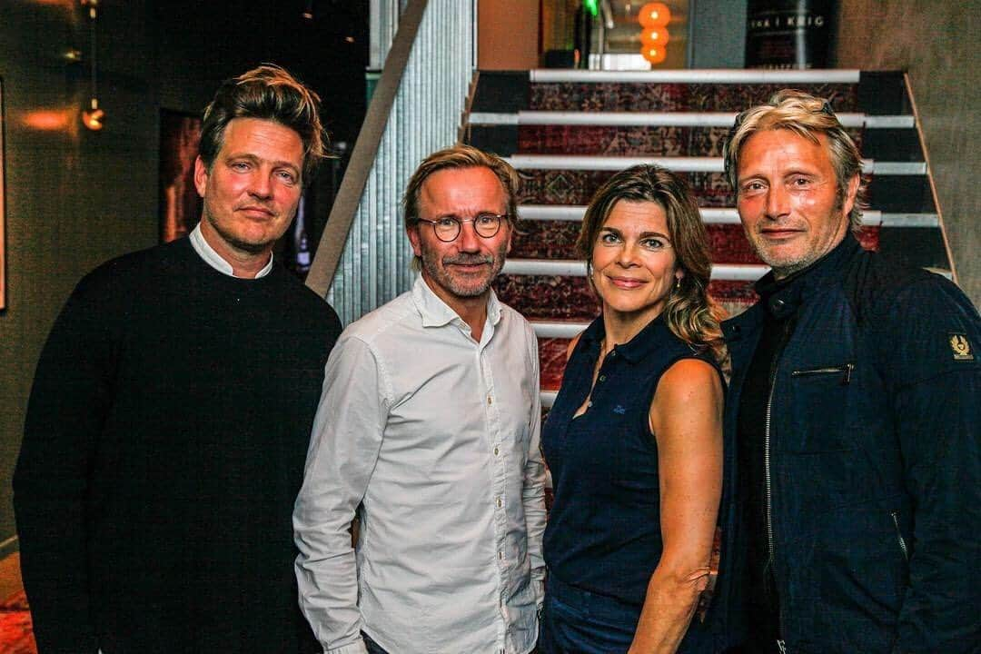 マッツ・ミケルセンさんのインスタグラム写真 - (マッツ・ミケルセンInstagram)「🎥 Thomas Vinterberg and Mads interviewed by Danish actress @ellenhillingsoe at @moviehousehellerup in Denmark.  #druk #thomasvinterberg #anotherround #theofficialmads」9月8日 15時46分 - theofficialmads