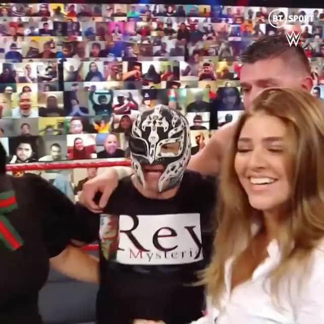 レイ・ミステリオ・ジュニアのインスタグラム：「@wwerollins  1 down......1 to go!!  #Mysterio❓Family #Familia❌Vida」