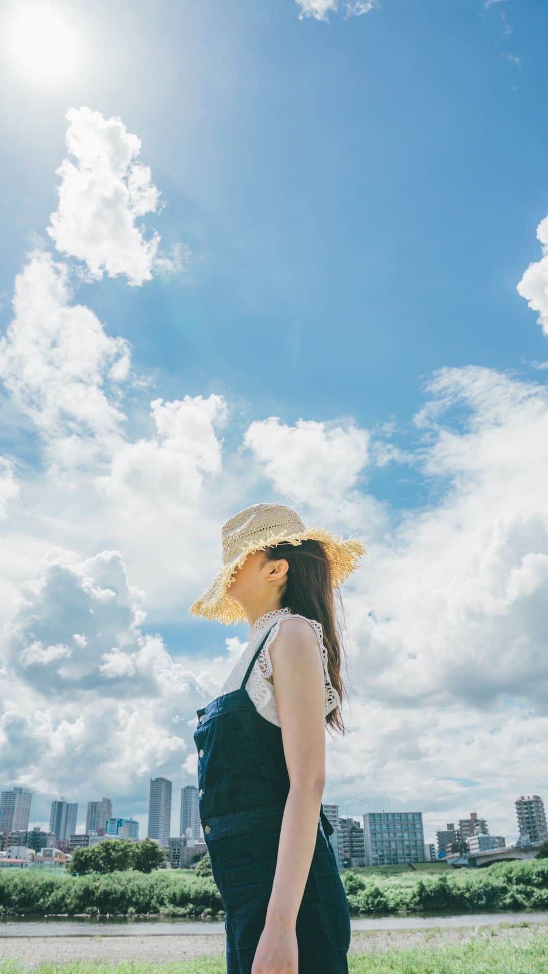 渥美友里恵のインスタグラム：「☁️ #初リール  #repost @minase812 via @PhotoAroundApp  今日の空は綺麗だったよね . #透明感のある世界  #今日の空 #その瞬間に物語を  #多摩川河川敷 #空」