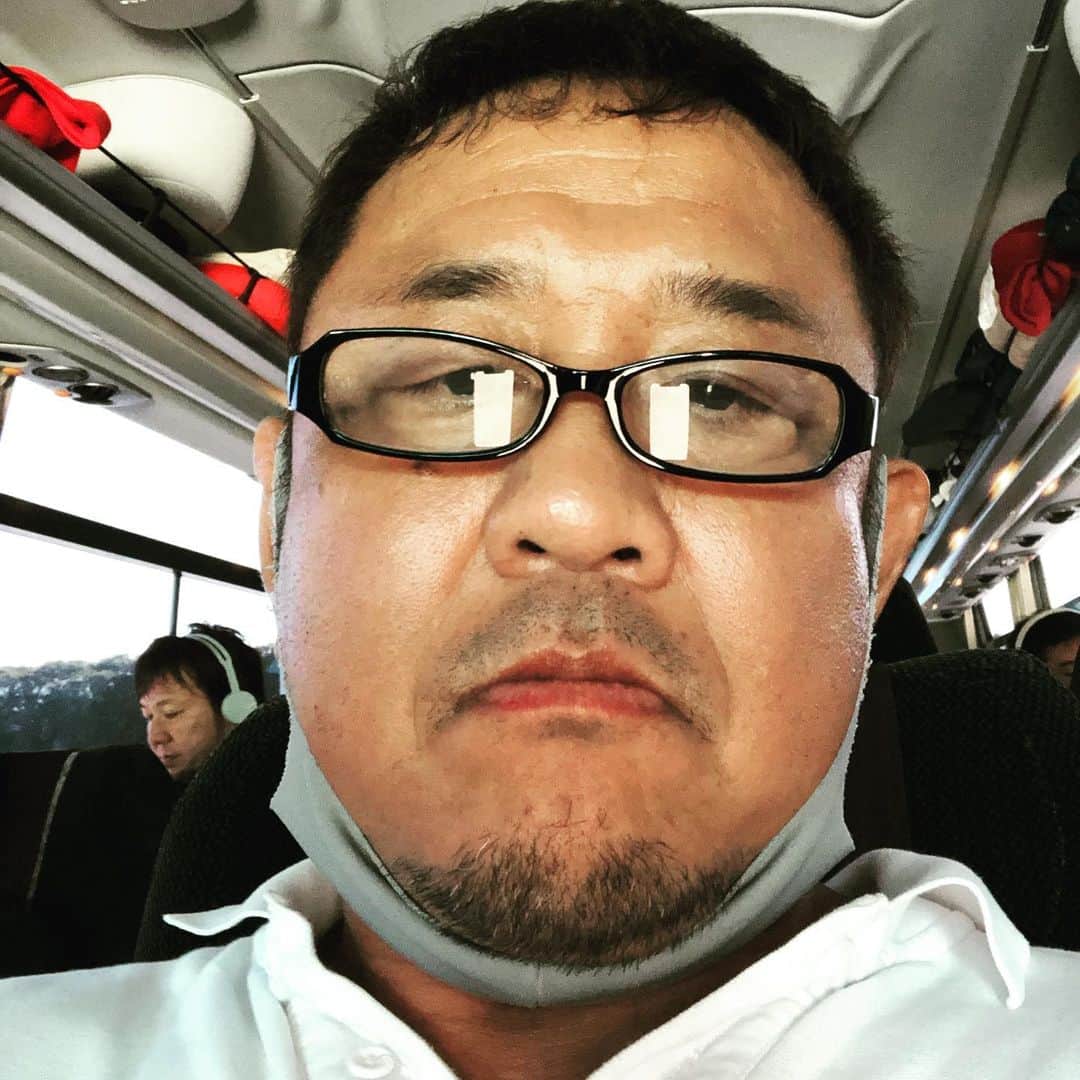 永田裕志さんのインスタグラム写真 - (永田裕志Instagram)「本日は水戸大会。 バスにて移動中です。 #永田裕志  #来いよおらぁ  #新日本プロレス」9月8日 15時50分 - yuji_nagata