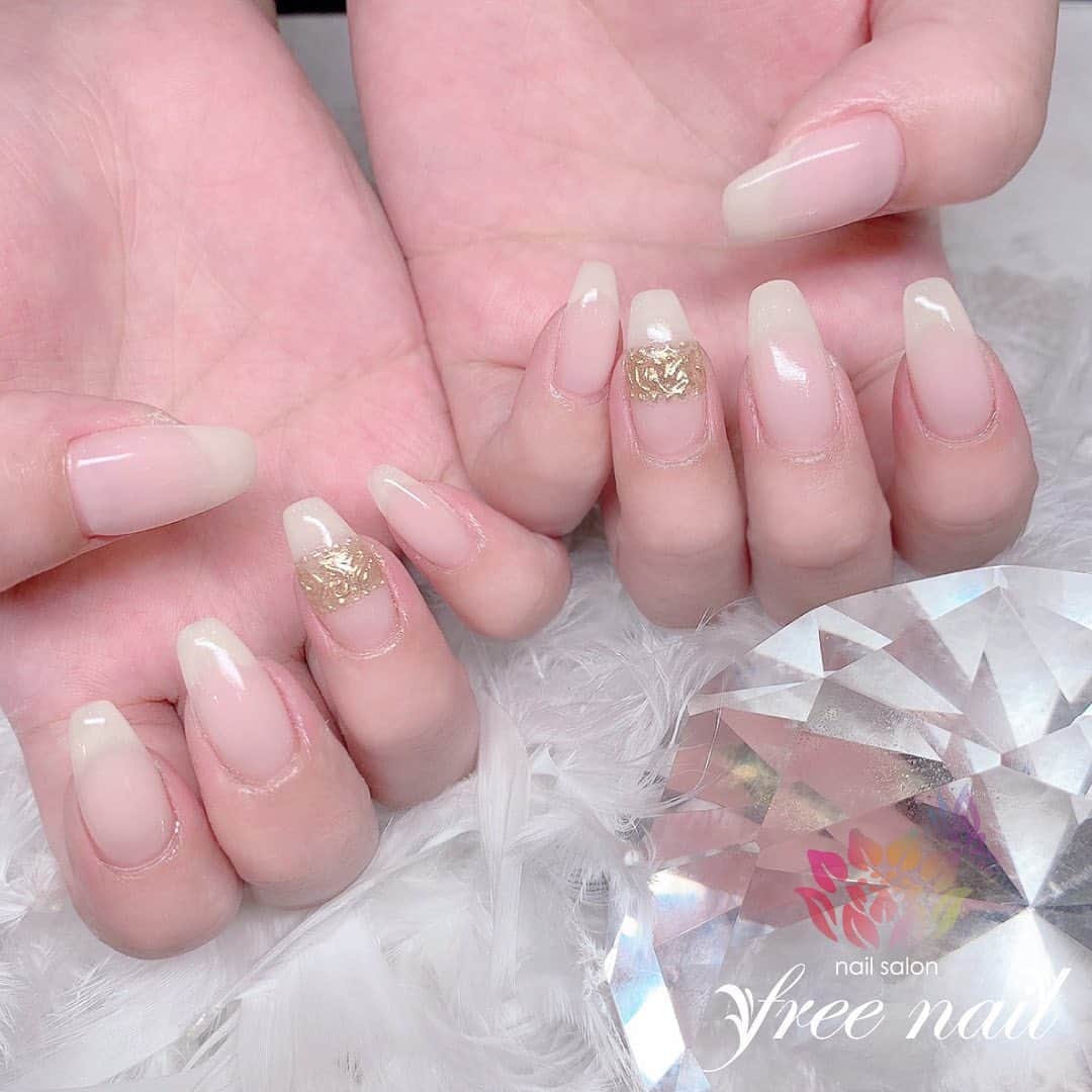 free nail フリーネイルのインスタグラム：「. お客様ネイル💅🏻🪐 . 大人ロング💫 . 大人気ハワイアンジュエリーデザイン🌺 . スワイプして動画も見てね☝︎🎬✨ . ご来店ありがとうございました🙇🏻‍♀️🙇🏻‍♀️🙇🏻‍♀️💗 . #ネイルアート #ジェルネイル #ネイルサロン #大阪ネイルサロン #ネイルデザイン #ネイルチェンジ #グラデーションネイル #ベイビーブーマー #ハワイアンジュエリーネイル #ハワイアンジュエリー #ベージュネイル #デザインネイル #トレンドネイル #大人ネイル #シンプルネイル #スクエアネイル #ロングネイル #秋ネイル #autumnnails #nailsart #nailsdid #美甲 #日式美甲 #日式美甲胶 #日本美甲师 #日本美甲老师 #美甲上课 #日本胶 #フリーネイル #freenail」