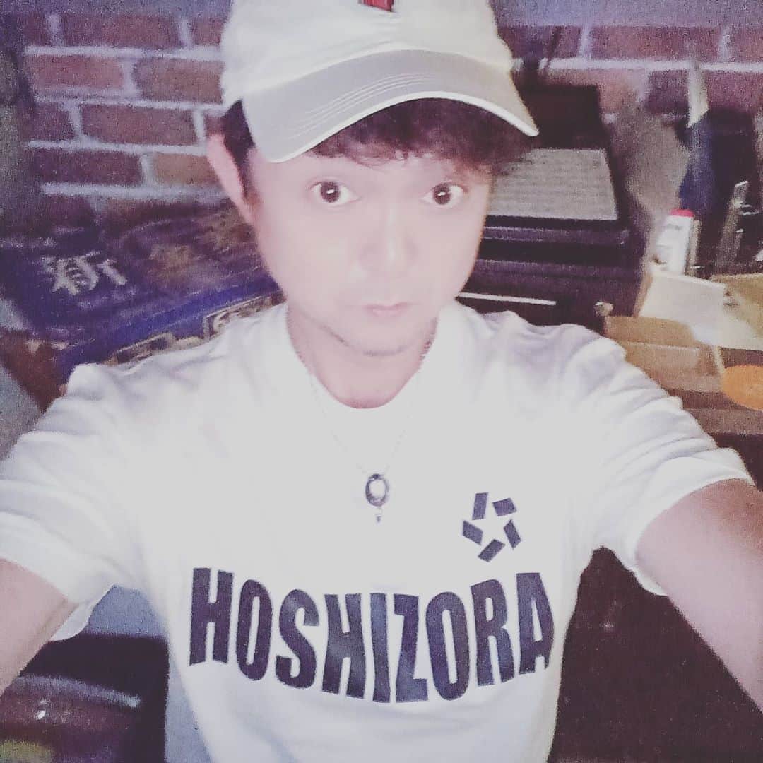 松本隆博のインスタグラム：「。 Live完了～(^○^) CIL星空Tシャツで 頑張りましたー♪(˙◁˙)  アーティスト 親友 すきやき 人生遊歩道  (^○^)」