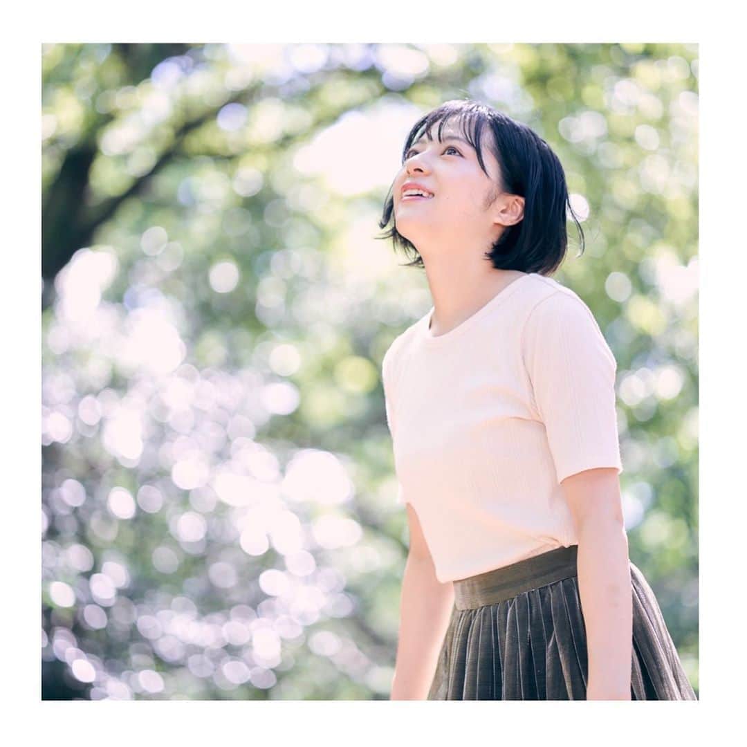 のインスタグラム：「🎊お知らせ🎊  この度、『moz FOREST LABEL』さんと、コラボアイテムを出させて頂くことになりました！👏🏻  人生初のお洋服のデザインだったので、たーーくさん悩みました……😶😶  ポイントは、手書きの文字と、自分で考えたMOZのロゴです!! カラー、サイズが豊富なので、性別年齢問わず誰でも着やすいデザインになっているかと思います⠉̮⃝︎︎  どんな風になるのか、皆様楽しみにしててくださいっˊᵕˋ  完全受注生産で、10月受注開始予定です!! 続報をお待ちください⚐⚑   #モズ  #モズフォレストレーベル   @moz_forest_label」
