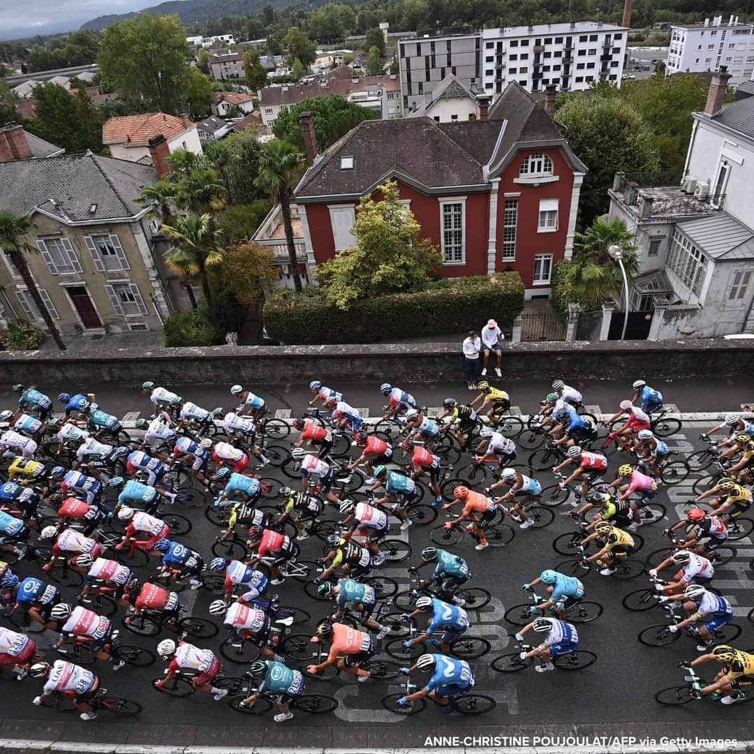 ABC Newsさんのインスタグラム写真 - (ABC NewsInstagram)「PEDAL POWER: Riders take on the ninth stage of the 107th edition of the Tour de France cycling race. #tourdefrance #cycling #bikes #racing」9月8日 16時22分 - abcnews