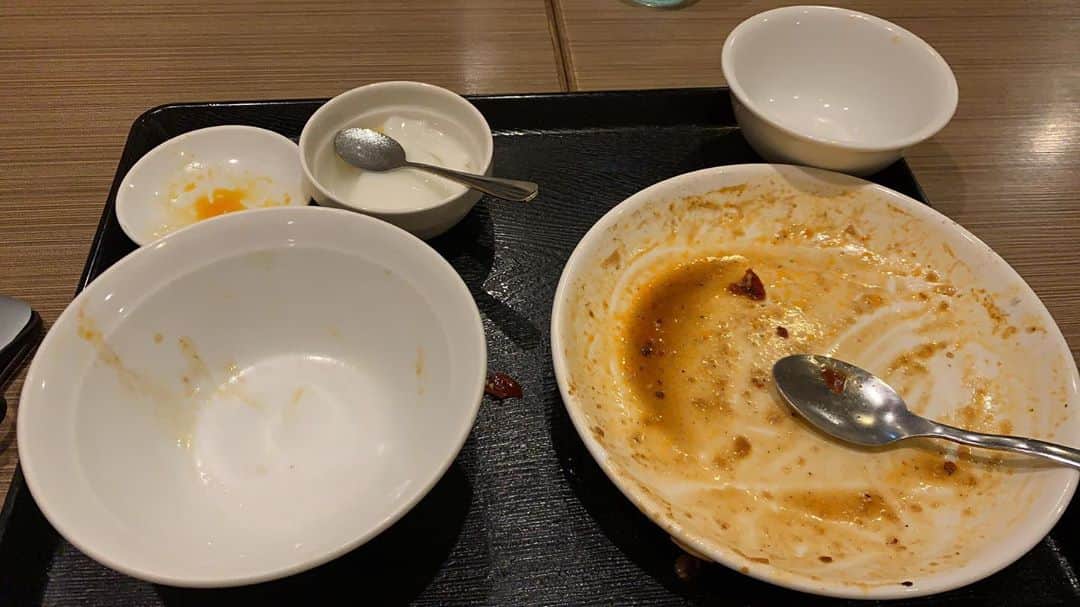 島津健太郎さんのインスタグラム写真 - (島津健太郎Instagram)「行きつけの中華で四川麻婆豆腐完食。 6〜7年通ってるうちに店の名前も変わって従業員も変わった。 キッチンは1人、早番遅番で人が違う。そして味も違う。 この日はハズレだったけど完食。 そういや最近、当たりがない気がする。愛想の良いおばちゃんが中国に帰ったと聞いたけど、上手な人も一緒に辞めたんかな？  しかし酒飲んだら食いたくなるのやめなあかんな。 #四川麻婆豆腐 #朝5時」9月8日 16時22分 - k_super_xtreme