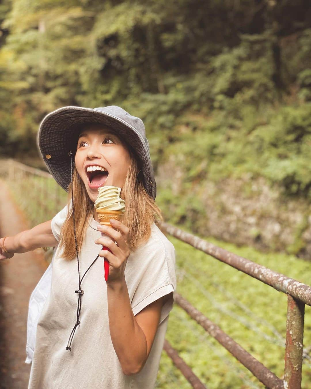 階上実穂さんのインスタグラム写真 - (階上実穂Instagram)「けっこう強烈なわさびアイス🍦  休憩挟んで朝から夕方までやってたけど𝟷𝟶匹しか釣れなかった。。。  𝟽年くらい前はじゃんじゃん釣れたのに毎年魚が少なくなってきて悲しい😭もっと放流してーw  それではまた来年👋🏻」9月8日 16時37分 - miho_ishigami