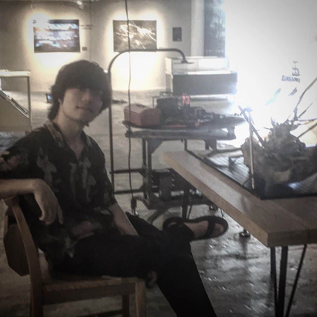 のインスタグラム：「ウマーバ少年と落合陽一展行ってきた。御本人いらっしゃった。 #落合陽一展 #未知への追憶  #ウマーバ少年」