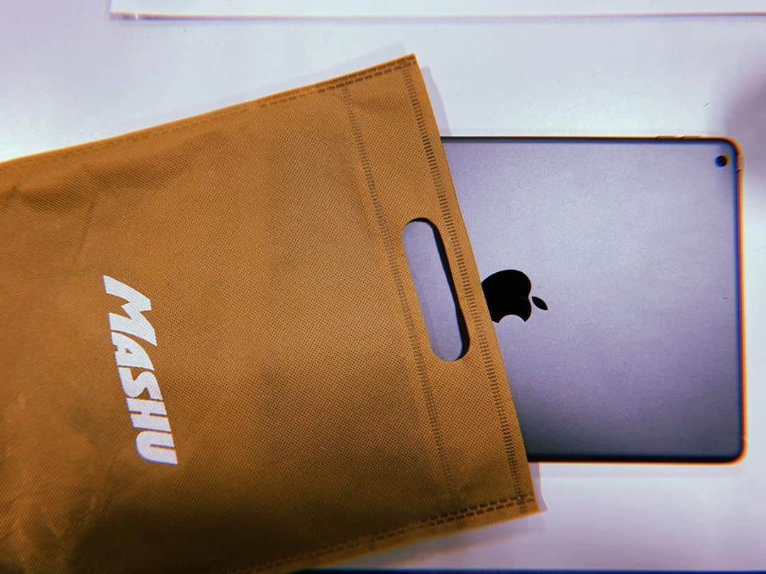 のインスタグラム：「My iPad is always in the MASHUの袋」