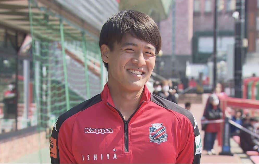 HBC北海道放送「HBCスポーツ」のインスタグラム：「このあとの#今日ドキッ では #北海道コンサドーレ札幌  #高嶺朋樹 選手の企画をお伝えします📺 . ガッツ溢れるプレーと笑顔のギャップ、、、最高ですよね！ . . 是非ご覧ください📺 . . . @hokkaido_consadole_sapporo  @tkmntmk」