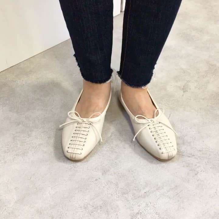 AmiAmi（アミアミ）Shoes Shopのインスタグラム：「. . スーパーSALE限定！ お得に販売中のITEMを一部紹介☺︎⋆* . . 品番：sh47 ギャザーバレエパンプス 【Point10倍】 . . 品番：fx2021 カンフーシューズ 【1,890円】 . . 品番：cx1123 スクエアカットミュール 【Point10倍】 . . ぜひお得にお買い物楽しんで くださいね▷◁.｡」