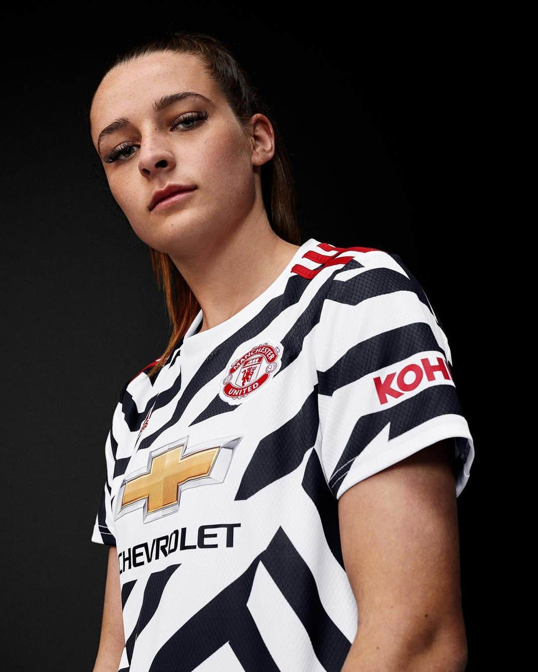 adidas Footballさんのインスタグラム写真 - (adidas FootballInstagram)「Ready for the noise. Introducing the new 2020/21 @manchesterunited Third jersey, exclusively available now through adidas and official club stores.  #ReadyForSport  #Football #Soccer #adidasFootball」9月8日 16時59分 - adidasfootball