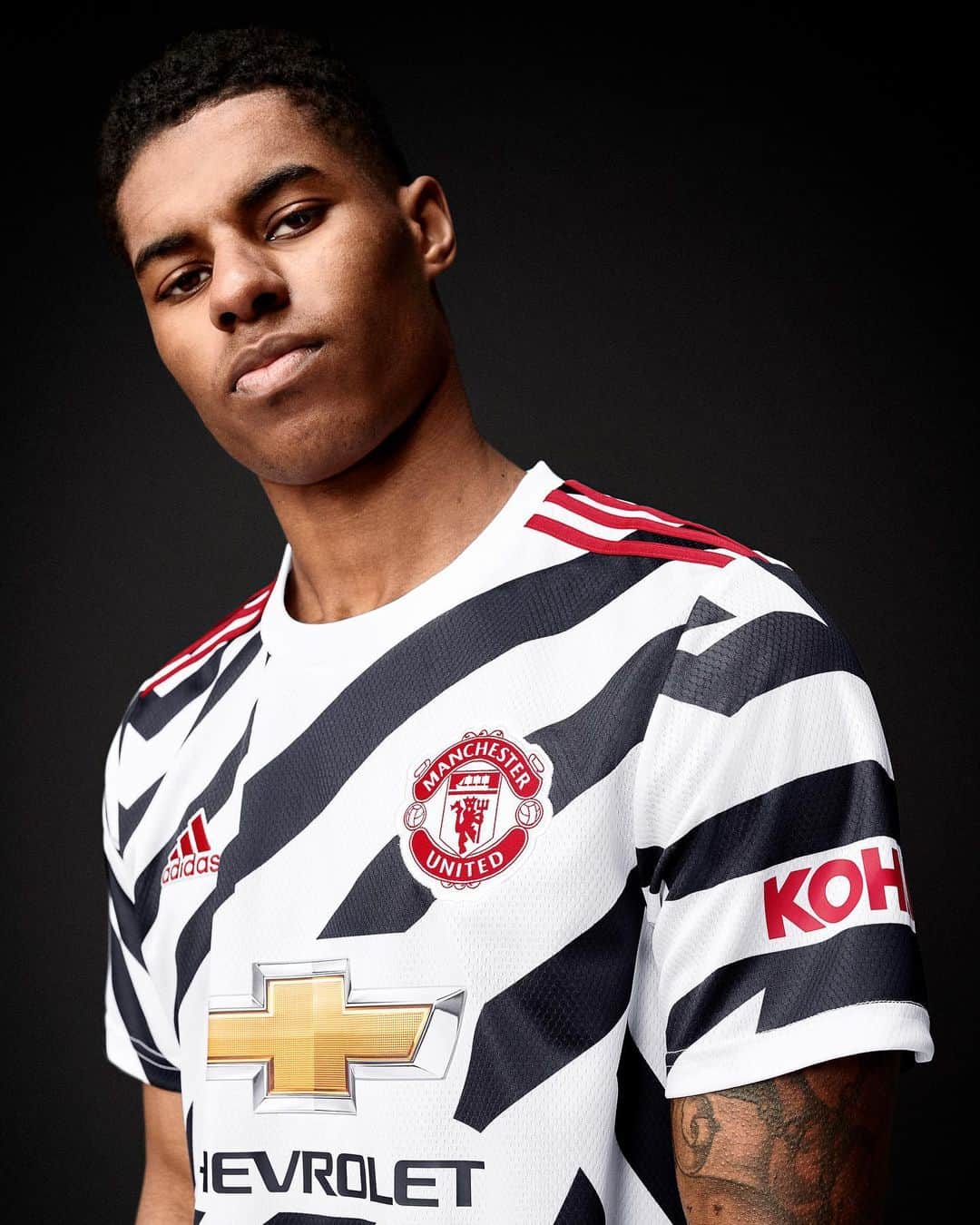 adidas Footballさんのインスタグラム写真 - (adidas FootballInstagram)「Ready for the noise. Introducing the new 2020/21 @manchesterunited Third jersey, exclusively available now through adidas and official club stores.  #ReadyForSport  #Football #Soccer #adidasFootball」9月8日 16時59分 - adidasfootball