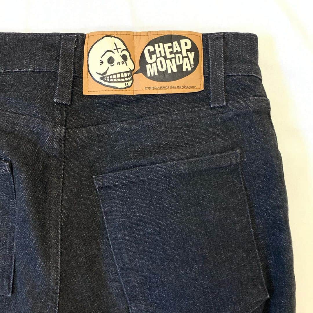 ジャムルさんのインスタグラム写真 - (ジャムルInstagram)「CHEAP MONDAY BLKデニム スキニーパンツ　¥5000+tax . ストリートから世界中で人気となったブランドだけに、さすが、かっこいいシルエットです。  どんなスタイルにもハマる、定番なブラックデニムのスキニー。 あまり着用感もなく、グッドコンディションです。 .  WEB SHOPに入荷しております。 是非ご覧ください。 jammru.com  #お問い合わせはお電話で承ります #jammru#cheapmonday  #osaka  #fashion  #streetstyle  #streetfashion  #vtg  #vintage  #used  #usedclothing  #古着 #古着屋 #ファッション #70s #80s #90s #ご来店の際はマスクの着用をお願い致します」9月8日 17時01分 - jammru