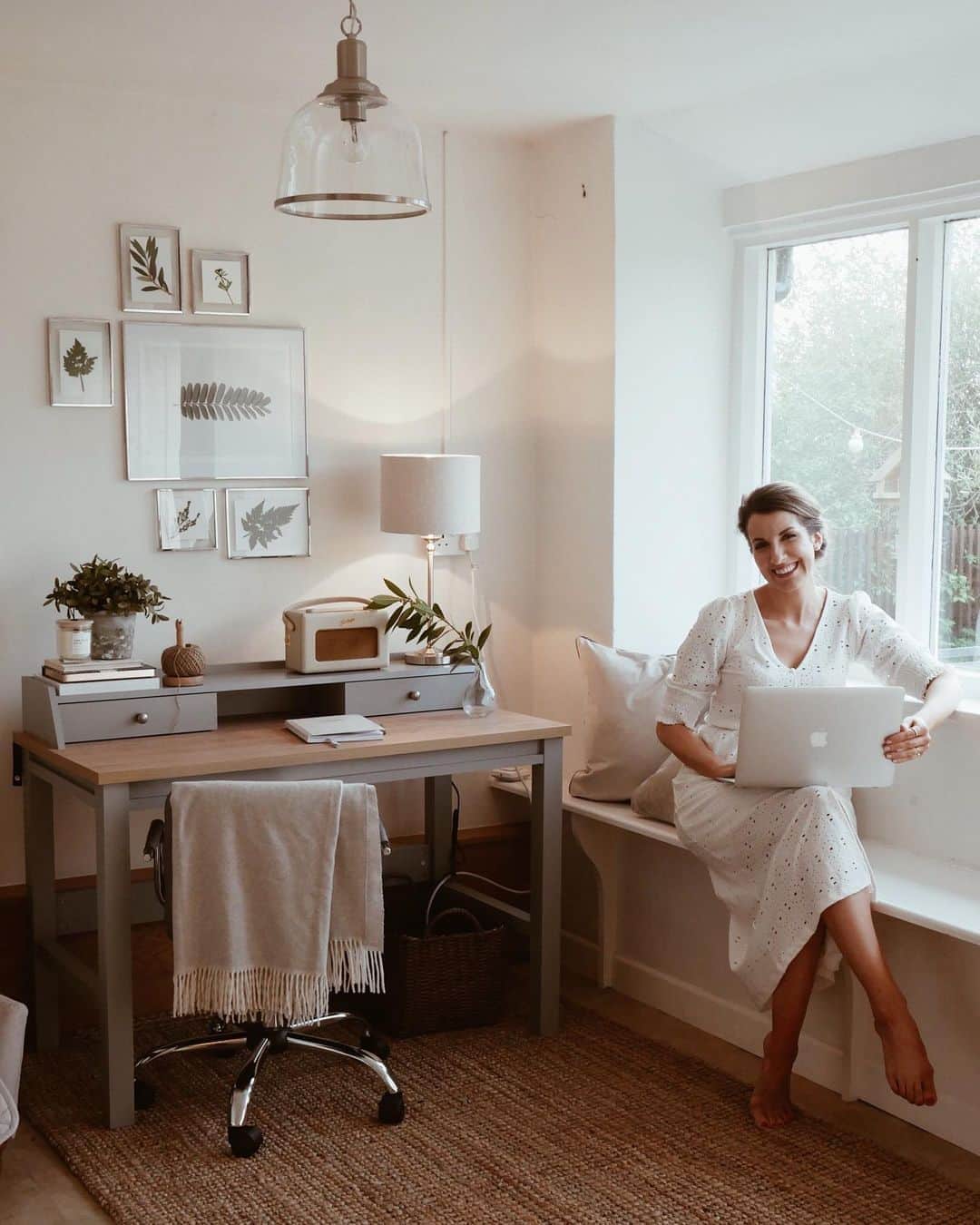 のインスタグラム：「@huntersandheels Giving us major inspo for our home office! *adds EVERYTHING to basket* 📚💻🔎 Desk: 944469 Table Lamp: 176511 Hanging Light: 621341 Rug: 487772 Throw: 843267 #nexthome #nexthomeware #interiors #workfromhome #homeoffice」