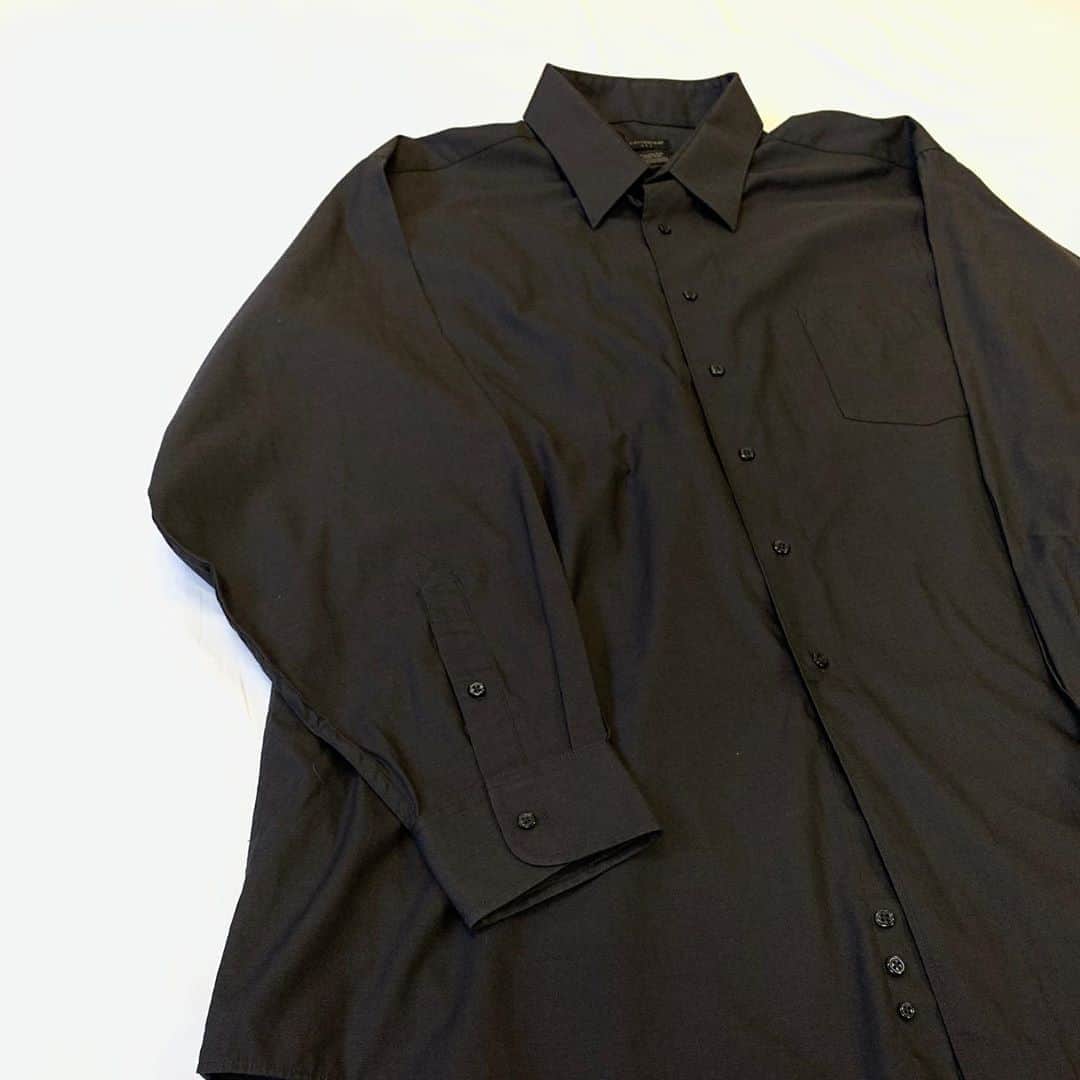 ジャムルさんのインスタグラム写真 - (ジャムルInstagram)「big size 無地シャツ ¥3900+tax .  なんの変哲もないシャツですが、大きいというだけでどこかモードになるので、スタイリングを楽しめます。 かなり使える黒！かなり大きいので、コートぽくベルトでブラウジングも◎ .  WEB SHOPに入荷しております。 是非ご覧ください。 jammru.com  #お問い合わせはお電話で承ります #jammru #osaka  #fashion  #streetstyle  #streetfashion  #vtg  #vintage  #used  #usedclothing  #古着 #古着屋 #ファッション #70s #80s #90s #ご来店の際はマスクの着用をお願い致します」9月8日 17時07分 - jammru
