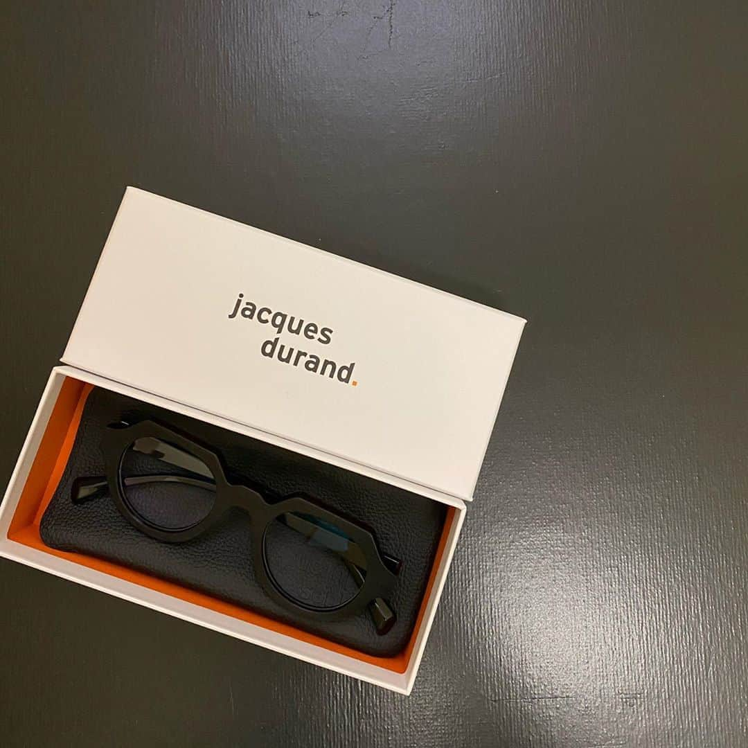 tetsuya togashiさんのインスタグラム写真 - (tetsuya togashiInstagram)「★★★★ 素敵なeyewearを 1本欲しかったので、 #jacquesdurand ‍ 初めての クラウンパントタイプを チョイス。 ‍ #fashion #ファッション #置き画 #置き画くら部 #めがね #メガネ #眼鏡 #めがね男子 #メガネ男子 #ジャックデュラン #服バカ #服好きな人と繋がりたい #newin #購入品」9月8日 17時08分 - toga_agot