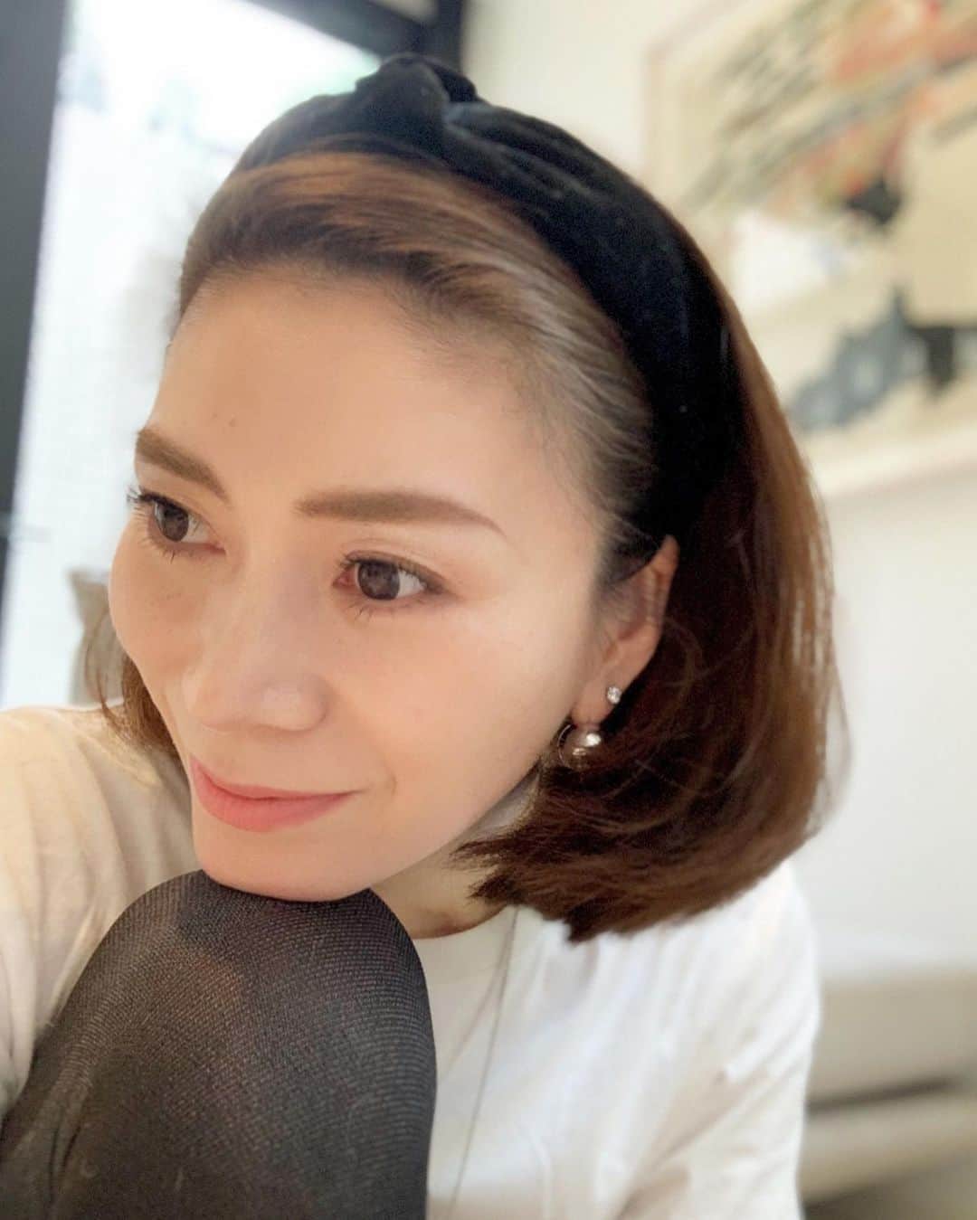 のインスタグラム：「・ カチューシャとボールピアスは @decollte_accessory   最近つけはじめた一粒ダイヤのピアスは @terra1012_official   私、これからラボグロウダイヤにシフトしていくつもり。  そして今夜21時からはAmazonユーザーだった私がなぜ楽天ユーザーになったのか。  楽天と楽天ROOM、そして最近追加された楽天ファッションについて熱く語りたいと思います😏 @room_rakuten」