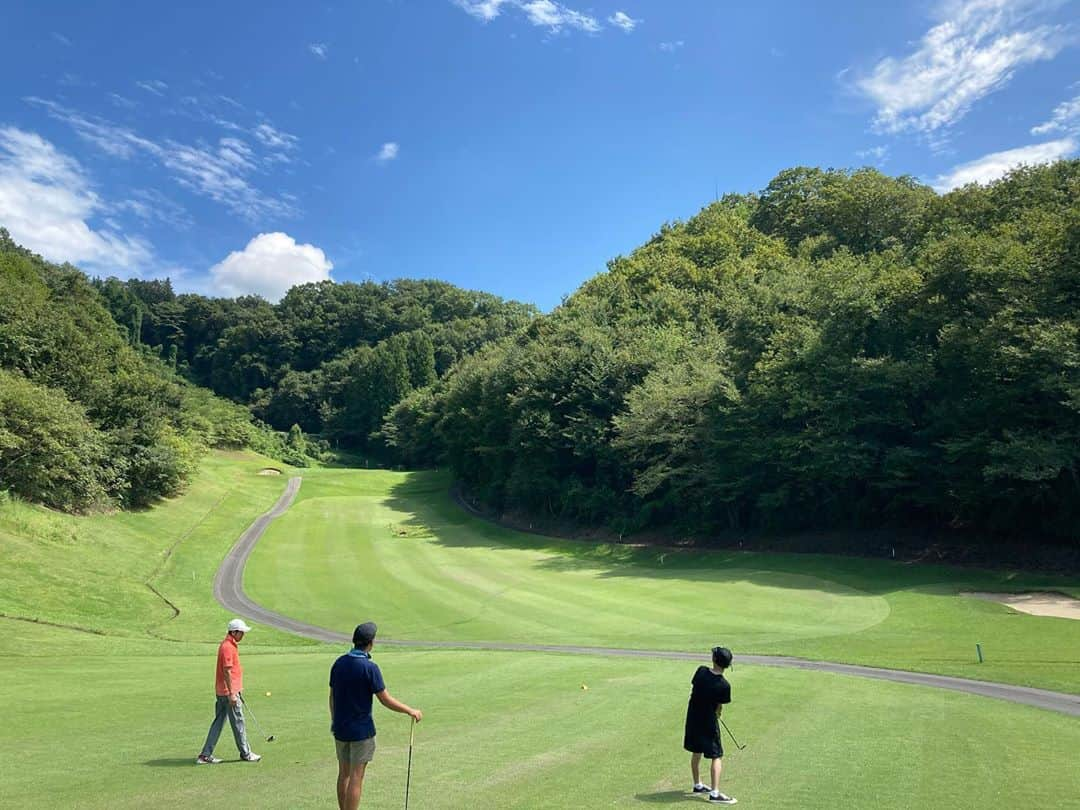 kouzuma ショートマスターさんのインスタグラム写真 - (kouzuma ショートマスターInstagram)「オトナの遊び第一弾！  社内スタッフを連れて ゴルフだなんて最幸🏌️‍♂️  少しずつ巻き込みマス😍  #101 #116初心者まじ？ #177初心者→それが初心者ってモン #102 #ゴルフ男子  #ゴルフ初心者  #仕事も遊びも、、、。」9月8日 17時37分 - kouzuma