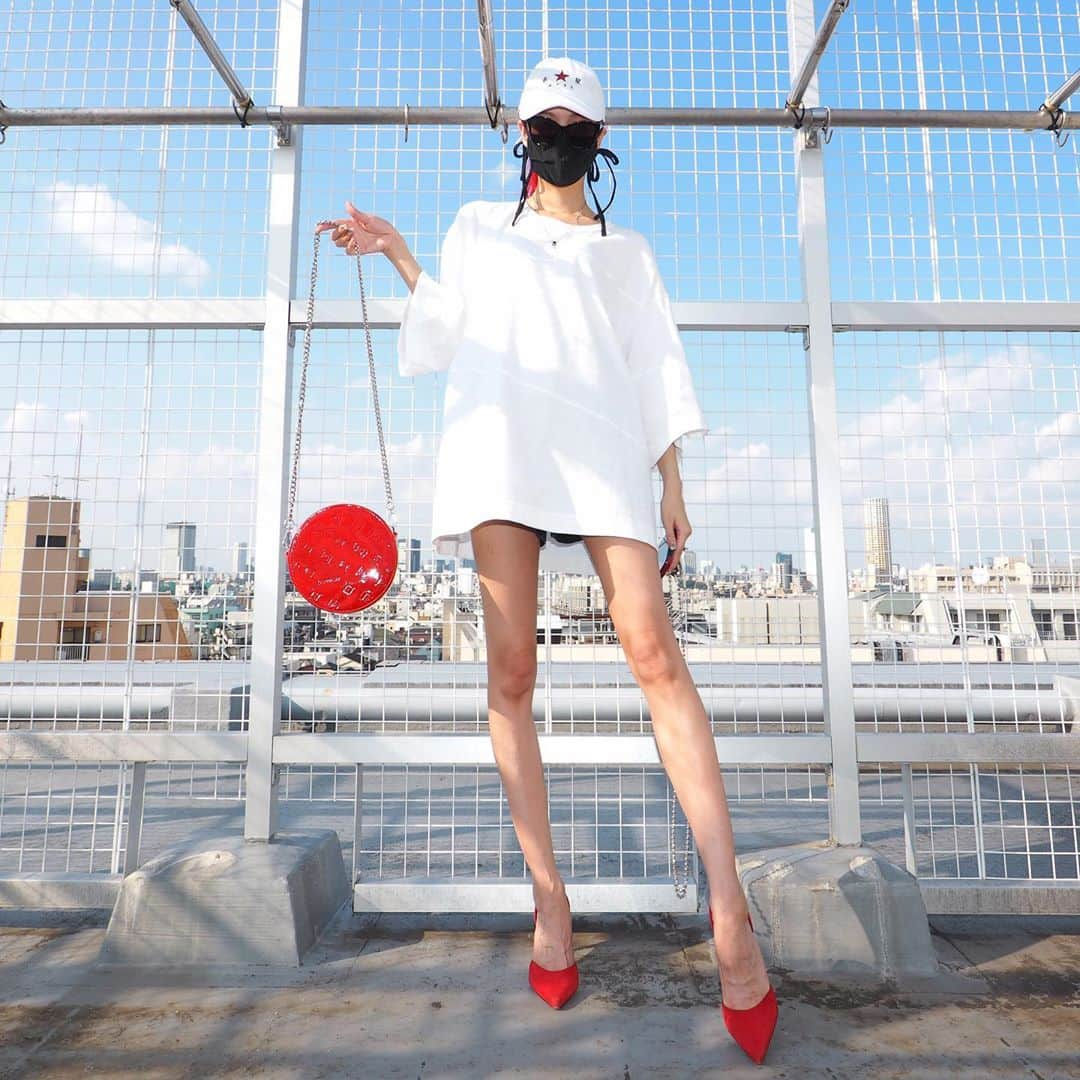 si ouxさんのインスタグラム写真 - (si ouxInstagram)「赤丸の鞄🔴 ﻿ #きょうの太陽浴 ﻿ tops #muze_tokyo﻿ bag #nerdunit @nerdunit  #pr﻿ shoe #saintlaurant﻿ cap #muze_tokyo﻿ ﻿ ﻿ ﻿ ﻿ ﻿ #selfportrait #自撮り #セルフポートレート #olympus #epl7 #olympuspen #olympusepl7 #mzuikodigitaled9_18mm #selfie #selfies #redhair #redhaircolor #redhaired #赤髪 #レッドヘアー」9月8日 17時46分 - si_oux