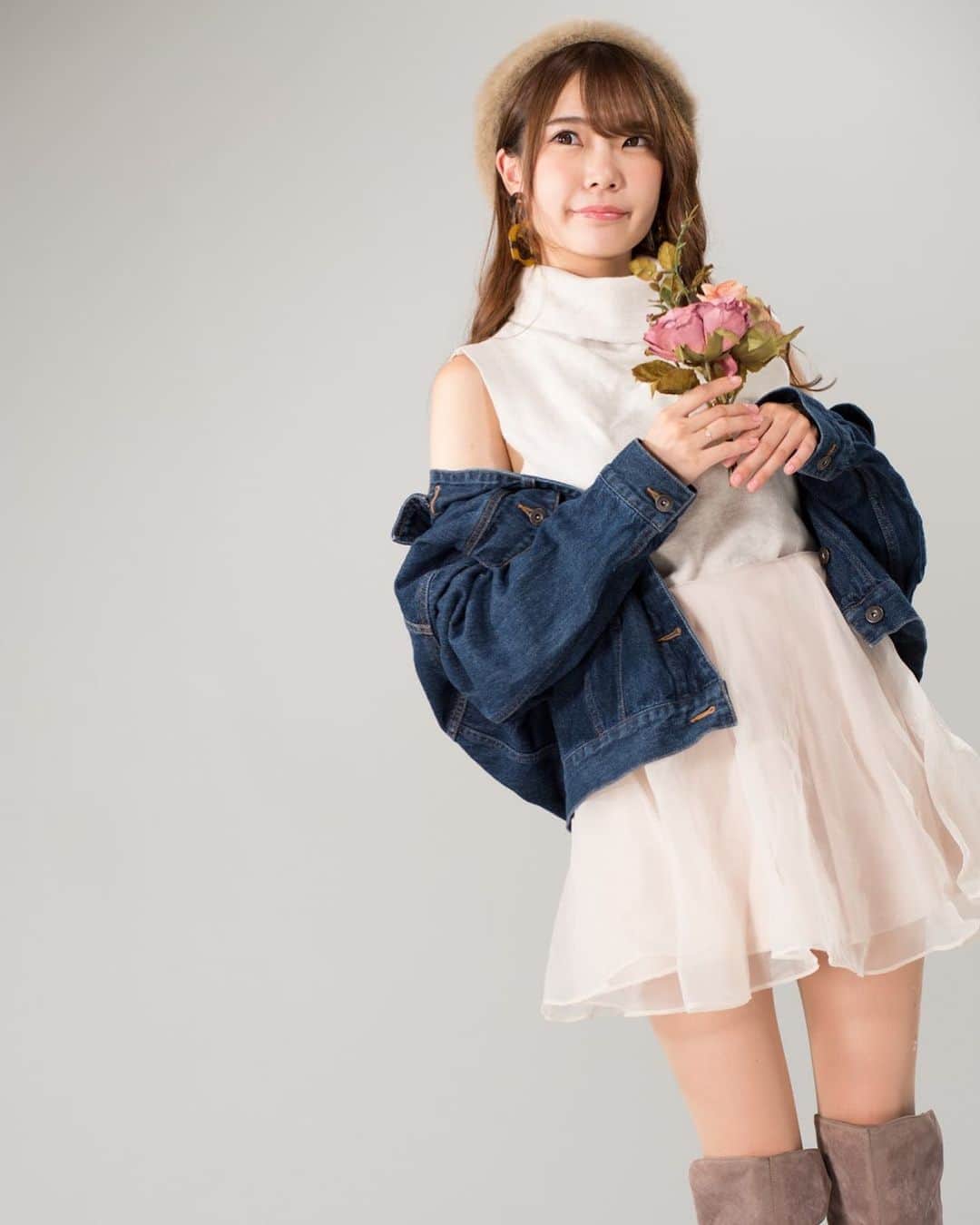 のインスタグラム：「. 録画し損ねたので、 ひとり #アニソン総選挙 しました🤟 無事に声枯れました🤟 . #オウルテックレディ #sgt #supergt #owltech #tgrteamsard #sard #いいねしてね #portrait #portraitphotography #model #japanesegirl  #racequeen #レースクイーン #グラビア #水着 #ハウススタジオ #被写体モデル #被写体 #モデル #作品撮り #ポトレ #ポートレート #followme #フォロワー増やしたい #フォロワー募集」