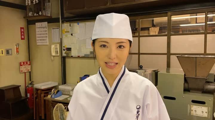 【公式】私たちはどうかしているのインスタグラム：「﻿ ‪第5話明日‼️本日のカウントダウンはこちら💕‬﻿ ﻿ ‪#大旦那ーっと叫ぶ美波ちゃんw‬﻿ ‪#よほどのインパクトらしい‬﻿ ‪#七桜ちゃんと大旦那のシーンに注目っ👀‬﻿ ‪#からの ‬﻿ ‪#ひょっこり厨房メンバー🤣‬﻿ ‪#私たちはどうかしている‬﻿ ‪#わたどう‬﻿ ‪#浜辺美波 ‬﻿ ‪#横浜流星‬﻿ ‪#高杉真宙‬﻿ ‪#前原滉‬﻿ ‪#草野大成‬﻿ ‪#佐野史郎‬﻿ ‪#第5話明日夜10時‬」