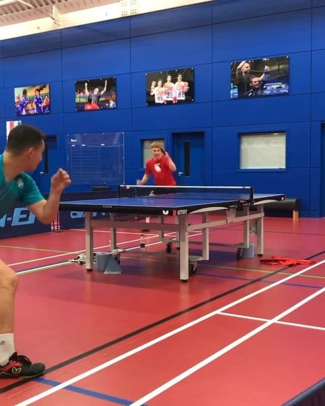 のインスタグラム：「Paralympian Ross Wilson is back to #TrainLikeAPro 🏓 !  Repost @rosswilsontt Great to be back training with the boys again 🇬🇧!  #trainingtuesdays💪」