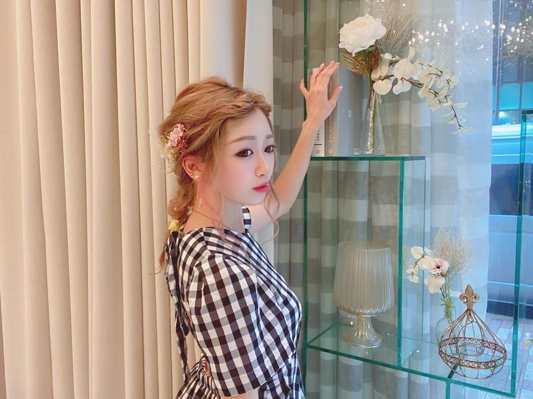 そら さんのインスタグラム写真 - (そら Instagram)「📕🌸✨  #新宿 #歌舞伎町 #六本木 #ミナミ #キャバ嬢 #キャバクラ #姉妹 #キャバキャバ #自撮り女子 #ワンピース #読書女子 #ラファエロカフェ」9月8日 18時13分 - sora__tantan