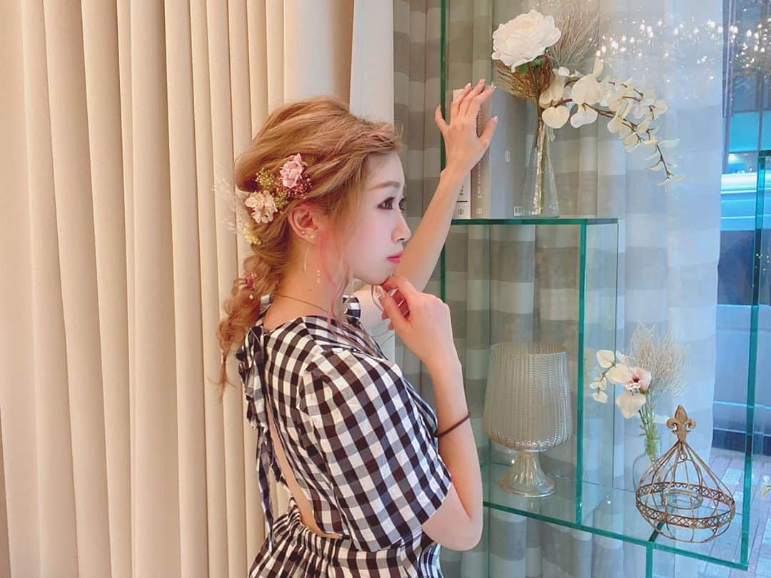 そら さんのインスタグラム写真 - (そら Instagram)「📕🌸✨  #新宿 #歌舞伎町 #六本木 #ミナミ #キャバ嬢 #キャバクラ #姉妹 #キャバキャバ #自撮り女子 #ワンピース #読書女子 #ラファエロカフェ」9月8日 18時13分 - sora__tantan