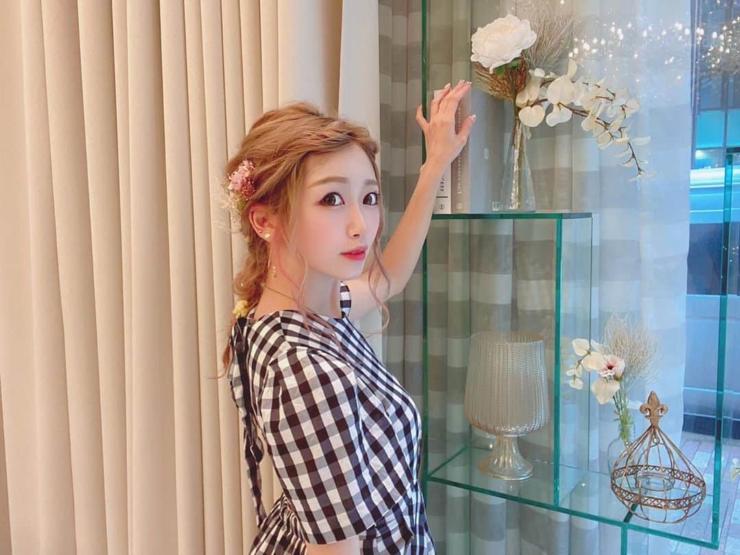 そら さんのインスタグラム写真 - (そら Instagram)「📕🌸✨  #新宿 #歌舞伎町 #六本木 #ミナミ #キャバ嬢 #キャバクラ #姉妹 #キャバキャバ #自撮り女子 #ワンピース #読書女子 #ラファエロカフェ」9月8日 18時13分 - sora__tantan