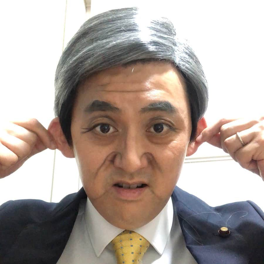 佐竹正史のインスタグラム：「試しに菅官房長官もやってみましたがいかがでしょうか？  #ビスケッティ佐竹 #菅官房長官 #モノマネ #顔マネ #総裁選」