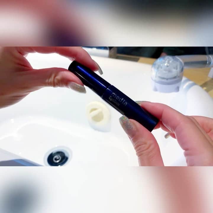 のインスタグラム：「滋賀県大津市にオープンしたばかりの正規取扱店舗兼ショールームにて、まるでCMのようなミラブル&ミラバスの体感動画✨✨✨  ハンドソープやボディソープを使わなくても毛穴より小さなマイクロバブルが綺麗に汚れを洗浄してくれます💋  ミラブルキッキンでは洗剤を使わなくても食器類があっという間にピカピカになっちゃった🎶  ミラブル&ミラバスの洗浄効果と節水効果を体感してみて、日常生活でのおうち時間が今よりもっと愉しくなる事間違いなしだと実感致しました❤️  「百合譁インスタを見た💕」で特別な特典もあるので、是非DMやHPから御予約してみてくださいませ💋  @kitaikoumuten   #japan #日本 #滋賀 #大津 #正規取扱店  #showroom  #ショールーム #愛用 #ミラブル #ミラブルシャワーヘッド  #ミラバス #ミラバス体験  #ミラブルキッチン  #マイクロバブル #体感 #まるでcm #節水効果 #洗浄効果 #お家時間 #おうち時間  #おうち時間を楽しむ #美肌 #美肌ケア  #美肌効果」