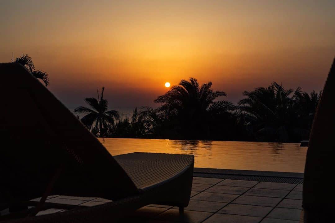 Kafuu Resortさんのインスタグラム写真 - (Kafuu ResortInstagram)「8月29日をもちまして、Sunsetease Kafuuフォトコンテストを終了させていただきました。 カフーリゾートで出会った”それぞれの夕陽”、“その一瞬”を切り取った素敵な作品ばかりでとても感動いたしました。 夕陽のお写真とともにご滞在の思い出が綴られた素敵な投稿、本当にありがとうございました。 そして、カフーリゾートを選んでいただき心より感謝申し上げます。 . 今後もこちらのアカウントでは、夕陽をはじめ、おすすめのカフースポットや景色をお伝えしてまいります。 カフーで見る夕陽の時間が、皆様にとってやすらぎのひとときとなりますように。 . 【選考・当選者発表について】 ひとつひとつのご投稿、大切に見させていただき選考しております。 当選者の発表は、こちらのカフーリゾート公式インスタグラムアカウント、及び公式HPにて9月下旬を予定しておりますので、楽しみにお待ちくださいね。 . #sunsetease #sunseteasekafuu #夕日の見える宿日本一 #カフーリゾートフチャクコンドホテル #カフーリゾート #kafuuresortfuchakucondohotel #kafuuresort #kato_pleasure_group #夕陽 #夕日 #sunset #ゆっくり #寛ぎ #癒し #贅沢 #沖縄時間 #resort #沖縄ホテル #沖縄 #恩納村 #okinawa #instagood #ダレカニミセタイケシキ #instasunset #sunsetlovers #sunrise_sunset_photogroup」9月8日 18時15分 - kafuu_resort