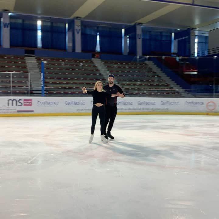 ニール・ブラウンのインスタグラム：「I can’t believe last time I actually skated this was at Europeans in 2014 with my wonderful partner @luciemysliveckova 😱  Thanks for taking me down me memory lane @elise_mtnr I now remember why I stopped and became a coach 🤣😂😅 and thank you @f.pernas for immortalizing the ravages of time 😩😆#instamood #instavid #videooftheday #icedance #patterndances #memorylane #figureskating #coach #coachinglife #instafollow #followme #gay #instagay #lgbt #messingaround #igers #igerslyon #confluence #lyon #passion #dance #icedance」