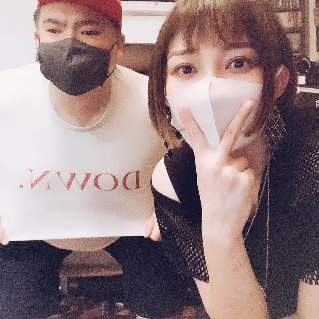黒川沙良のインスタグラム：「9/3、TBSラジオのアトロク出演✨(@after6junction ) 宇多丸さんとお話が出来たこと、夢の一つだったアトロクに出演出来たこと、本当に嬉しかったなぁ✨✨﻿ ﻿ 聴いて下さった方々からのいろんなメッセージ、そして初めて黒川沙良を知ってくださった方々もたくさんいて本当に嬉しいです💜🌈😊﻿ ﻿ 一緒に出演したMANABOON(@manaboon0320 )が私より緊張していて面白すぎましたが、本当に素敵な思い出となりました✨😃﻿ ﻿ またきっといつか絶対に出れますように❗️✨😃﻿ アフターシックスジャンクション❣️﻿ ﻿ #utamaru #黒川沙良 #TBSラジオ #ありがとう」