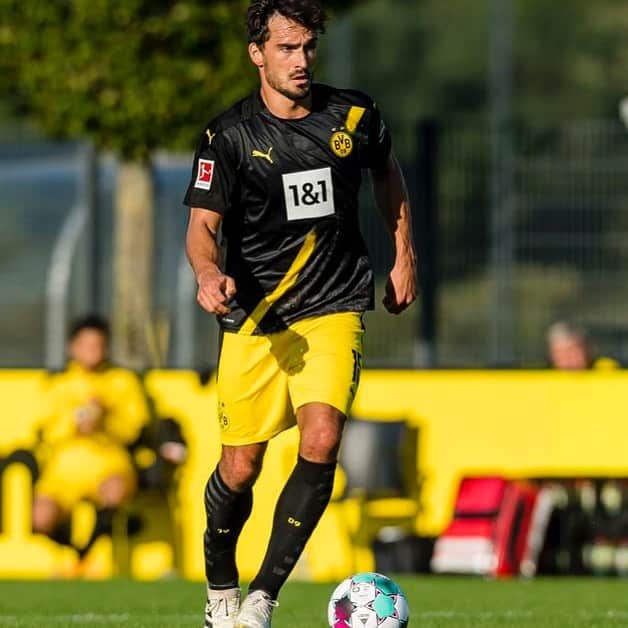 のインスタグラム：「Last test yesterday, finished the preseason with a win 💪🏻 @bvb09」