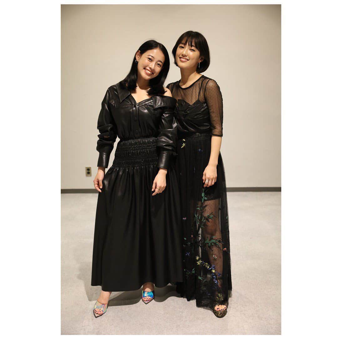 松井まりのインスタグラム：「. 今回のスタイリング、ヘアメイクも映画・写真集と同じおふたりが❤︎ . 👗　@kiyoai413  .  💇🏻‍♀️💄@kouta_ny  . 映画の雰囲気に合わせたブラックの衣装で、レザー風で強い女をイメージしてもらいました✌︎ . Dress: @mrselfportrait  Jewelry: @oeau_jewelry  Shoes: @gianvitorossi  .」