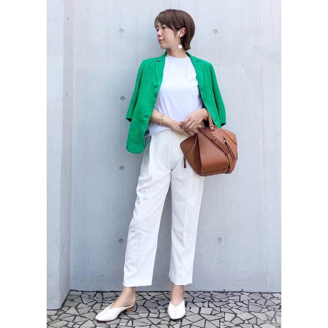 のインスタグラム：「☆☆☆ ・ ・ リネンJKTなら今から羽織れるー💚 ・ ・ 明日はネイルチェンジからのヲタカツ♡ 楽しみだなぁ @nao3nail  @natsu420  @yui_nkk  ・ 久しぶりのお出かけだから 秋服着ちゃおうかなぁ 暑いかな〜 出番待ちしてる服が沢山だよー！！ ・ ・ ・ ・ ・ ・ ・ #karei #loewe #milaowen #ungrid #きれいめコーデ #きれいめカジュアル  #大人カジュアルコーデ #大人カジュアル  #code#coordinate#ootd#instafashion#今日のコーデ#ママコーデ#ママファッション#男の子ママ #高身長女子 #ponte_fashion#r_fashion#大人女子#シンプル #シンプルコーデ #きれいめファッション#高身長コーデ #ワントーンコーデ」