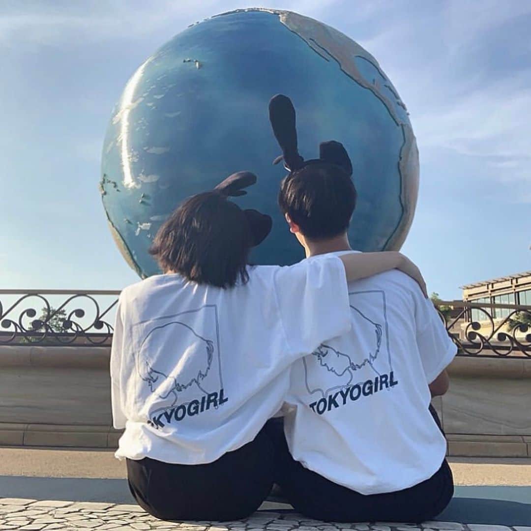 古着女子さんのインスタグラム写真 古着女子instagram ディズニーコーデまとめ 最新版 ディズニーコーデをご紹介します モノトーンで オズワルドコーデ 白t 黒パンツのモノトーンでまとめて簡単オズワルドコーデに 男性も挑戦しやすいので
