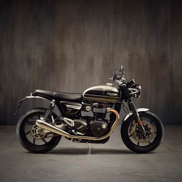 Triumph Motorcycles Japanさんのインスタグラム写真 - (Triumph Motorcycles JapanInstagram)「【Speed Twin】 強化されたシャシーのセッティング、足つきの良いライディングポジション、優れたブレーキ性能、ハイスペックなサスペンション、スリリングなエンジン出力を実現したSpeed Twinは、Triumphの新たなパフォーマンスアイコンとして確固たる地位を築きます。  #TriumphOfficial #PoweredByTriumph #SpeedTwin #スピードツイン #ForTheRide #トライアンフはかっこいい #バイク #バイク好きな人と繋がりたい #バイクのある風景 #バイクが好きだ#バイク好き #バイク乗りと繋がりたい #理想のライドがそこにある#triumph #トライアンフ乗りと繋がろう2020夏」9月8日 19時11分 - triumph_motorcycles_japan