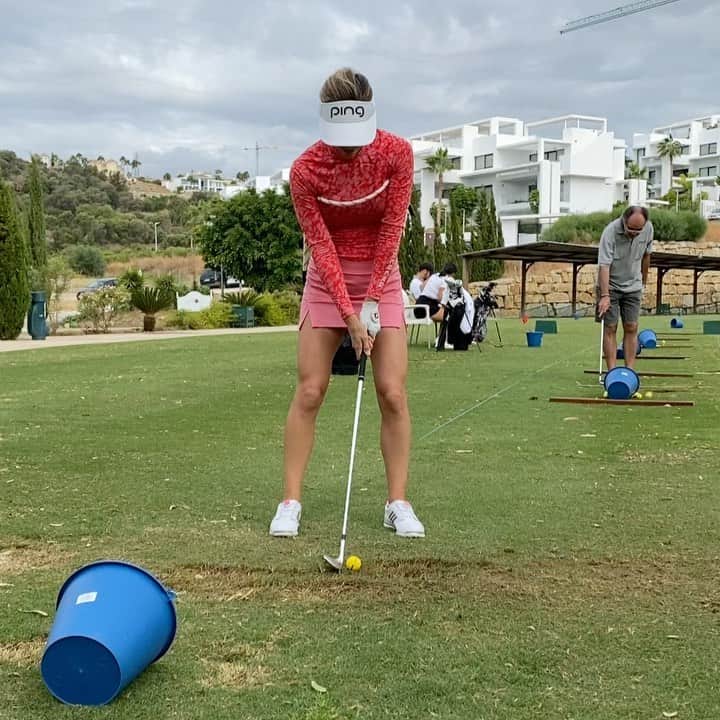 ベアトリス・レカリのインスタグラム：「Basics first @birdieeyesgolf」