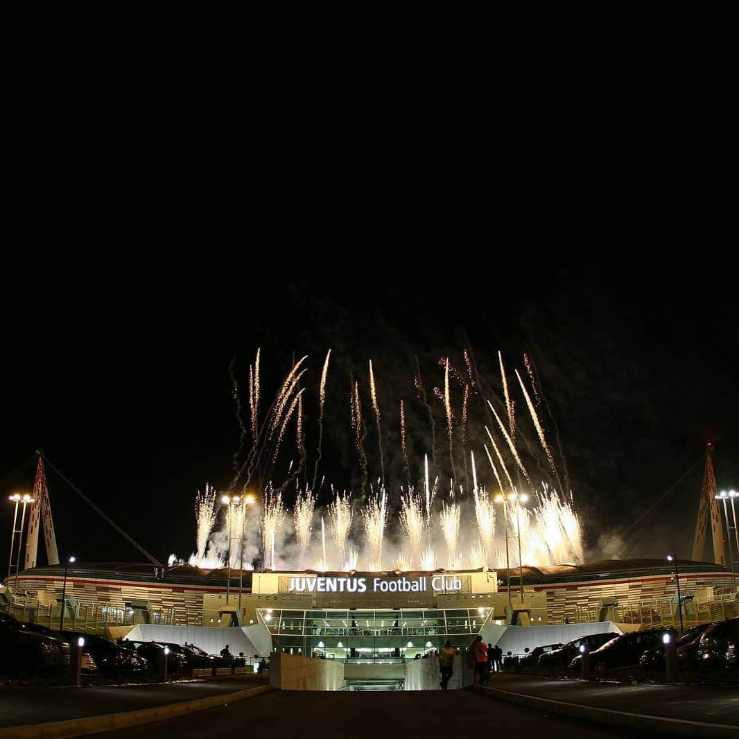 ユヴェントスFCさんのインスタグラム写真 - (ユヴェントスFCInstagram)「Nine glorious years at home. Happy Birthday, Allianz Stadium! 🏟🎉⚪⚫  #ForzaJuve」9月8日 19時15分 - juventus