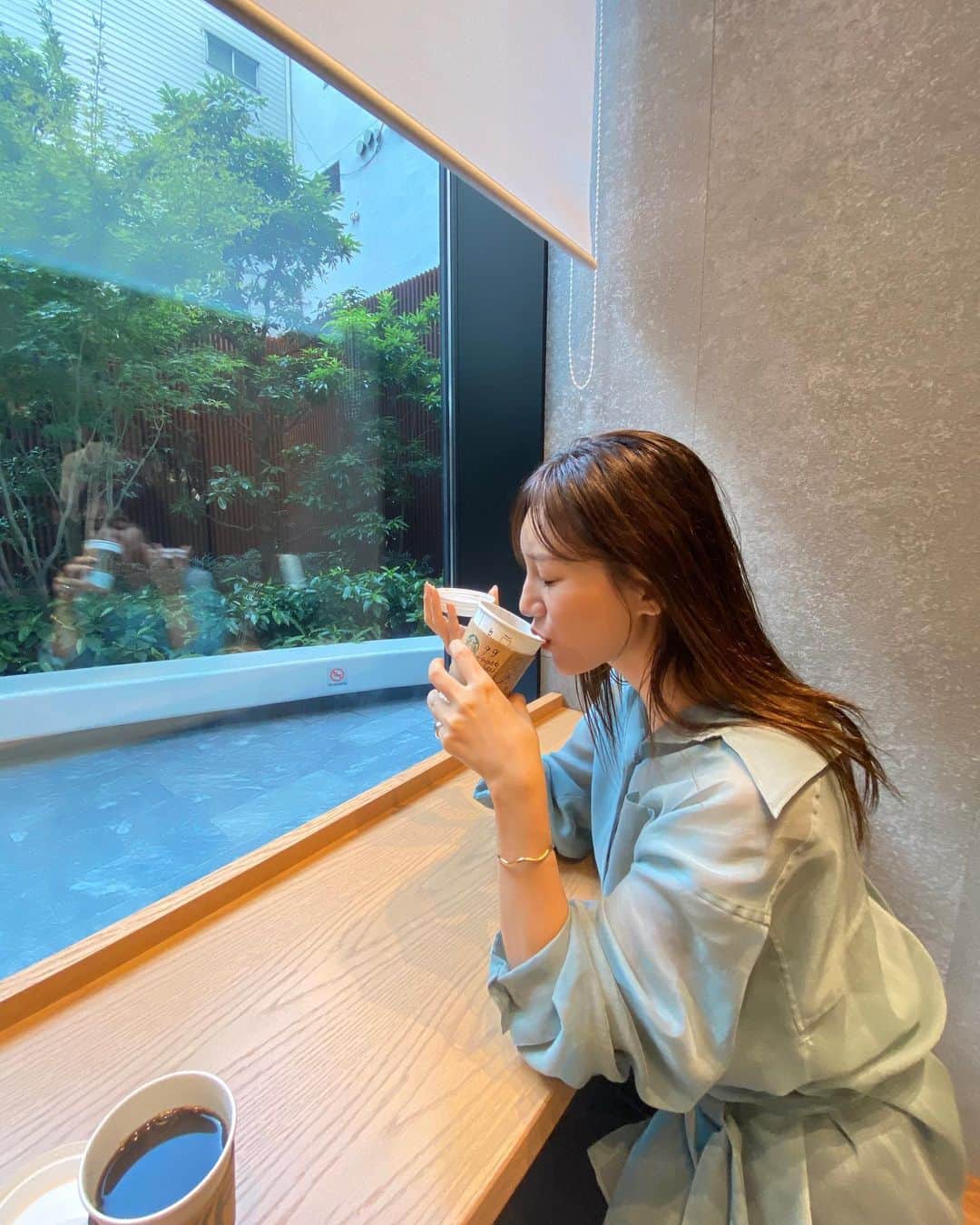 森川侑美さんのインスタグラム写真 - (森川侑美Instagram)「☕︎ ホットコーヒー、猫舌の私は蓋を外して頂きます。。 じゃあ最初からぬるめを頼んだらいいような気もしますが... あっちっちが飲みたいんですよね☕️😚 今日もうAutumnBlend🍁出てました😊  #coffee#cafe#starbucks」9月8日 19時15分 - yumi.morikawa322