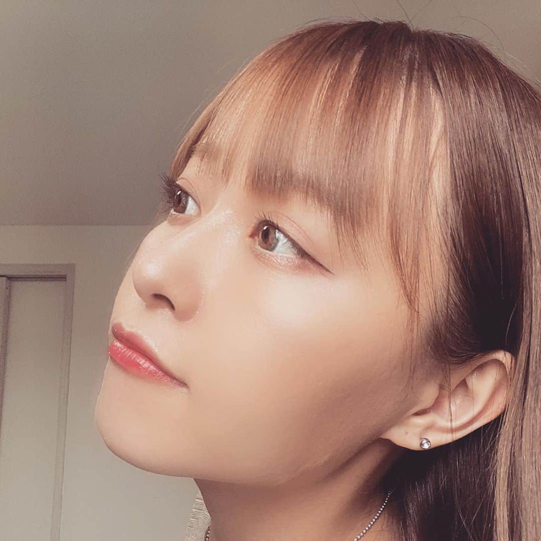 歩乃華（ほのらん）のインスタグラム：「横顔、粉瘤の傷あるからあんま好きくない😢今もある😢ニキビ跡もちゃんとある😢でも自分の中では綺麗になった方やねん😍それでおけ！！！」