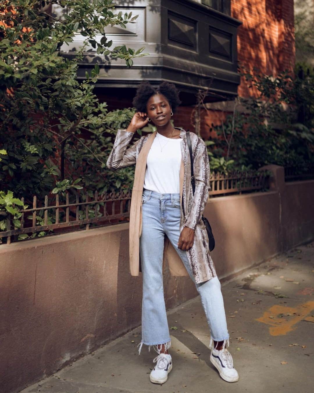 カレントエリオットのインスタグラム：「as seen in #currentelliott: @petitemarienyc mastering casual cool #streetstyle」