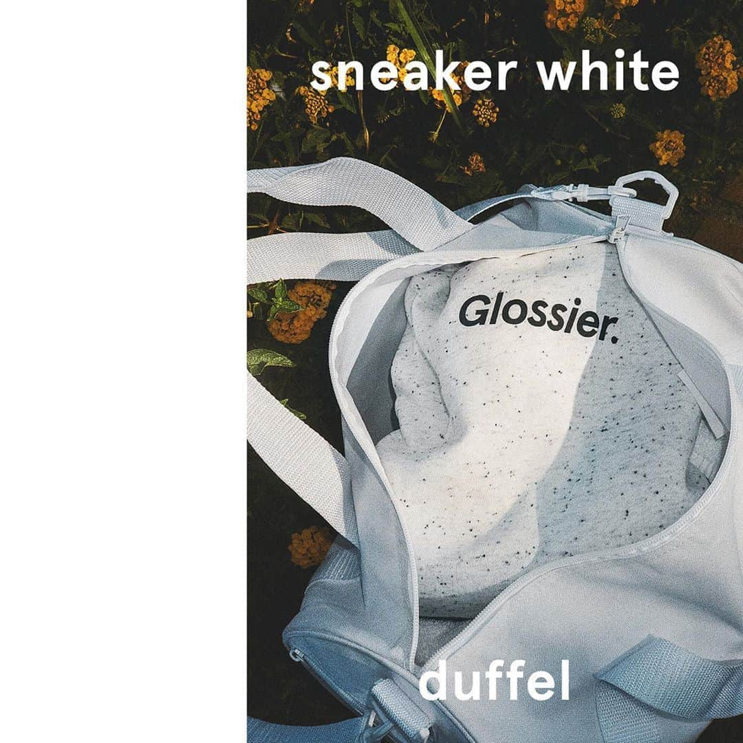 Glossierさんのインスタグラム写真 - (GlossierInstagram)「The Duffel, now in Sneaker White (for a limited time) 👟 Here for all your hauling needs 🤍」9月9日 4時48分 - glossier